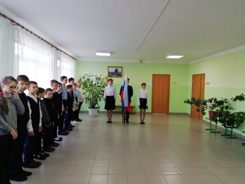 Торжественная церемония выноса государственного флага Российской Федерации