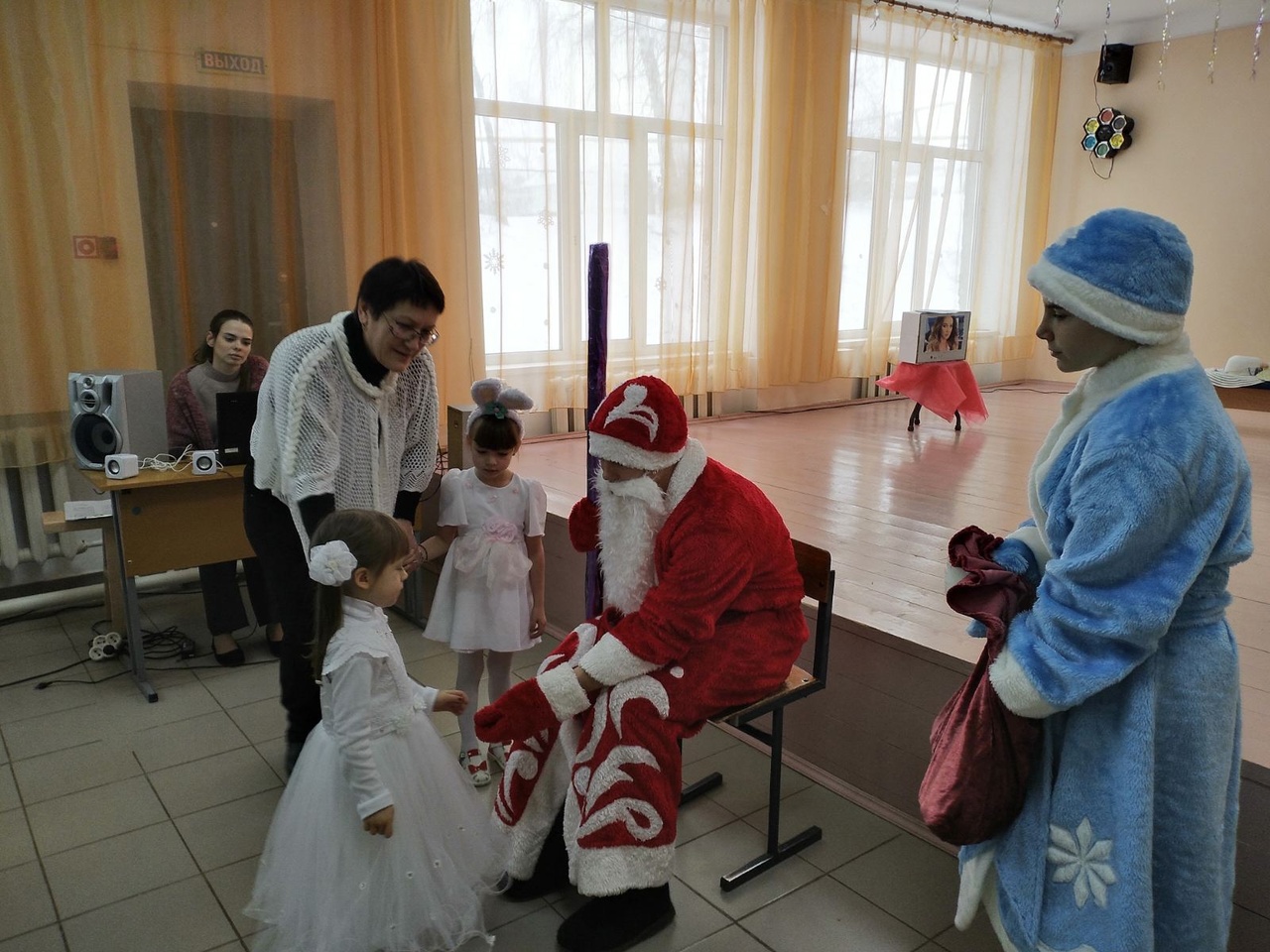 Новогодний праздник – чудесный праздник!