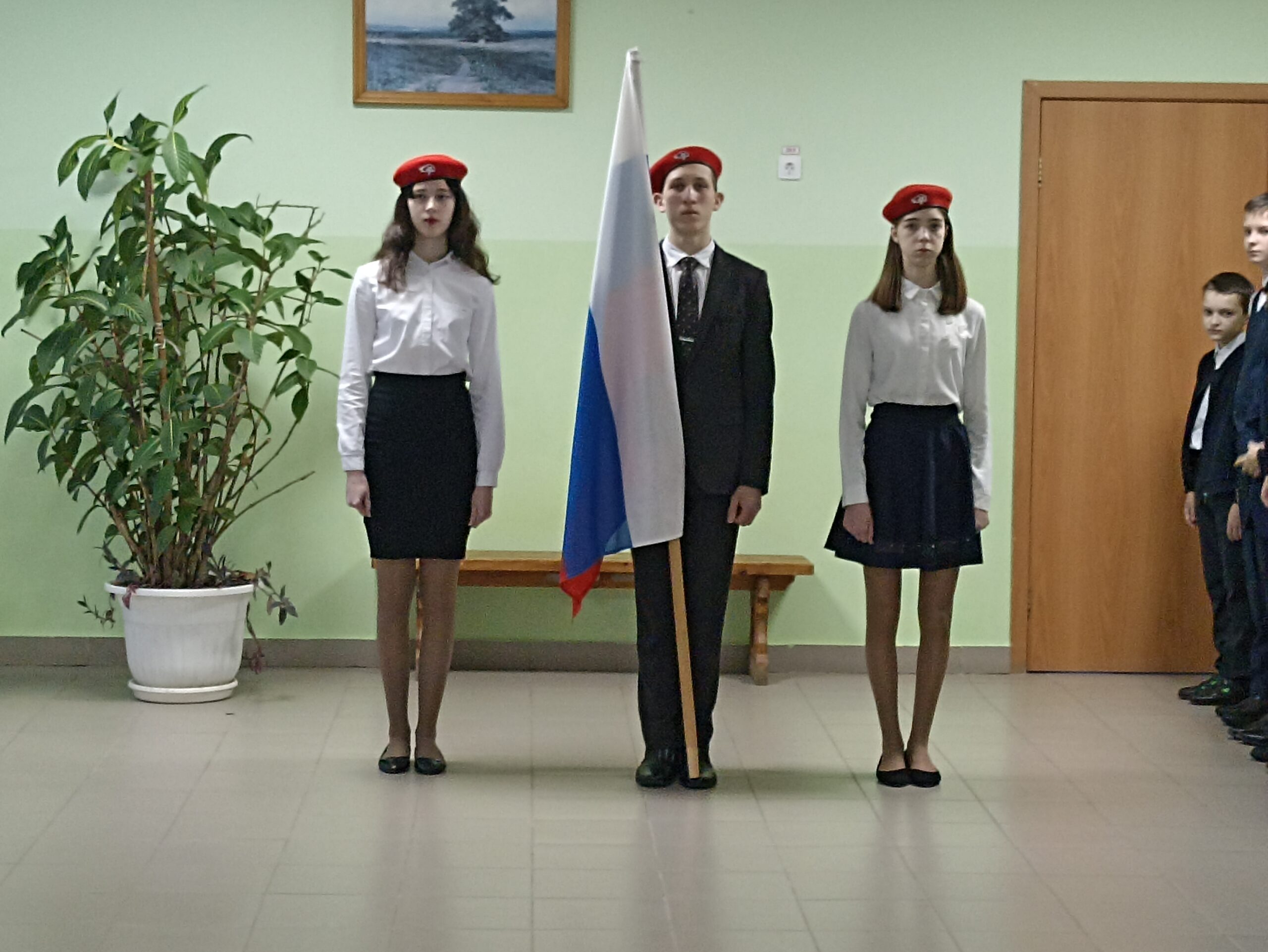 торжественная церемония выноса и поднятия государственного флага Российской Федерации