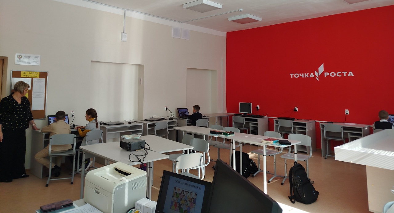 22 мая на базе центра «Точка роста» школы поселка Кутузовский, открытого в 2022 году в рамках реализации национального проекта «Образование», в начальных классах прошло занятие-тренинг на сплочение классного коллектива "Класс глазами каждого". Цели занятия: сплочение классного коллектива и построение эффективного взаимодействия учащихся друг с другом; создание благоприятного психологического климата; преодоление барьера в межличностных отношениях; развитие коммуникативных навыков.