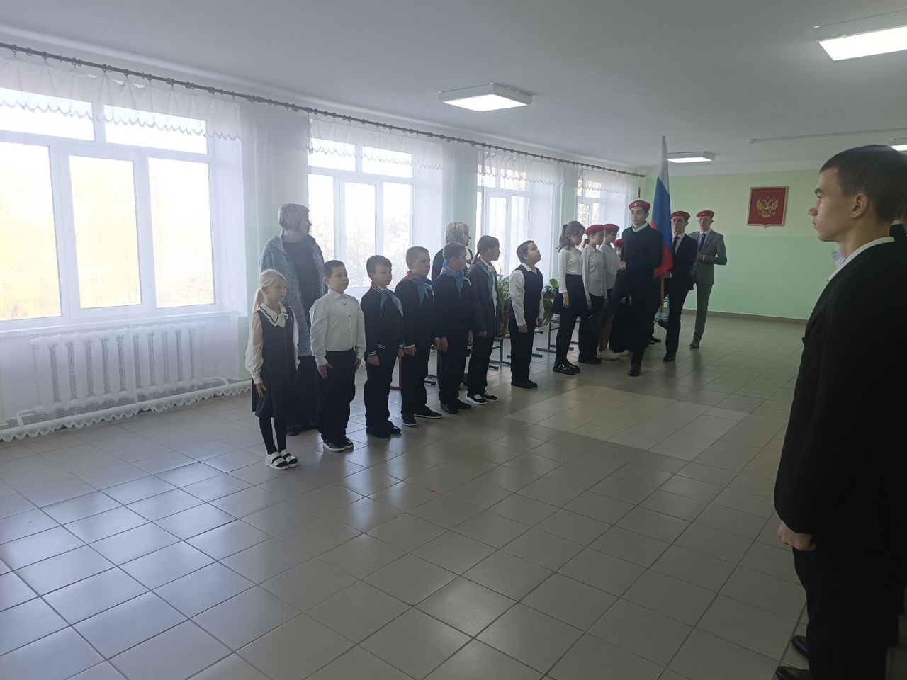 Торжественная церемония выноса и поднятия Государственного флага Российской Федерации