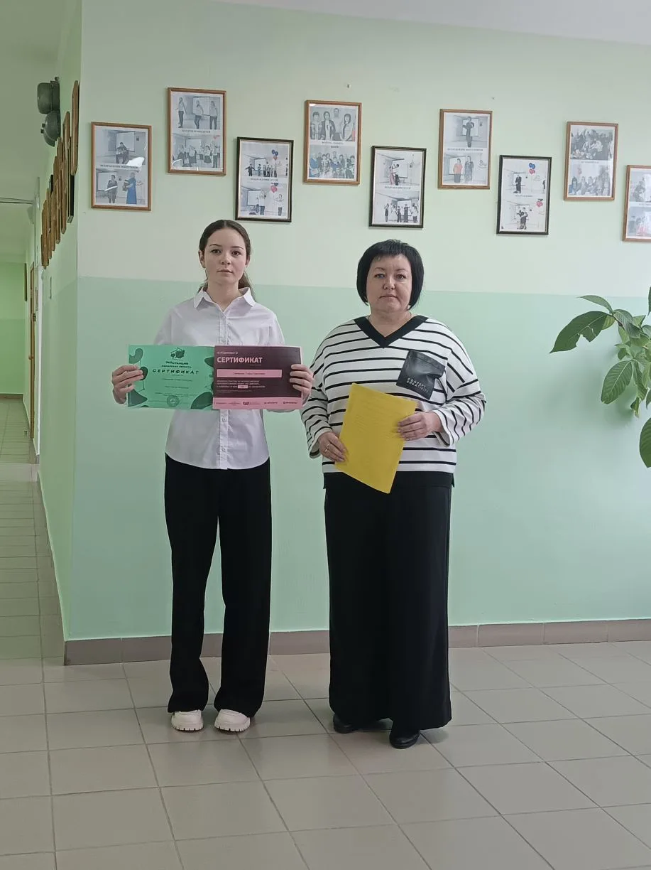 Торжественная церемония выноса и поднятия Государственного флага Российской Федерации