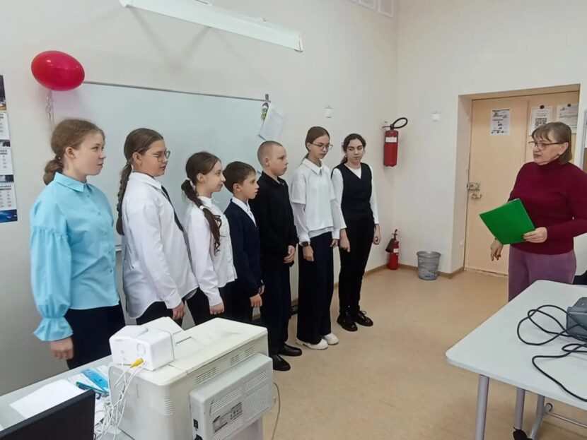 Школьный  хор «Веселые нотки»